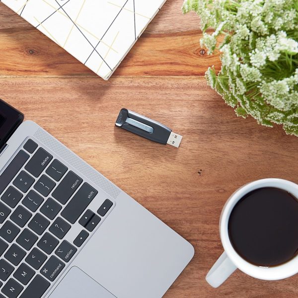 Verbatim 16GB Store 'n' Go® V3 USB 3.2 Gen 1 Flash Drive - Gray - Image 6